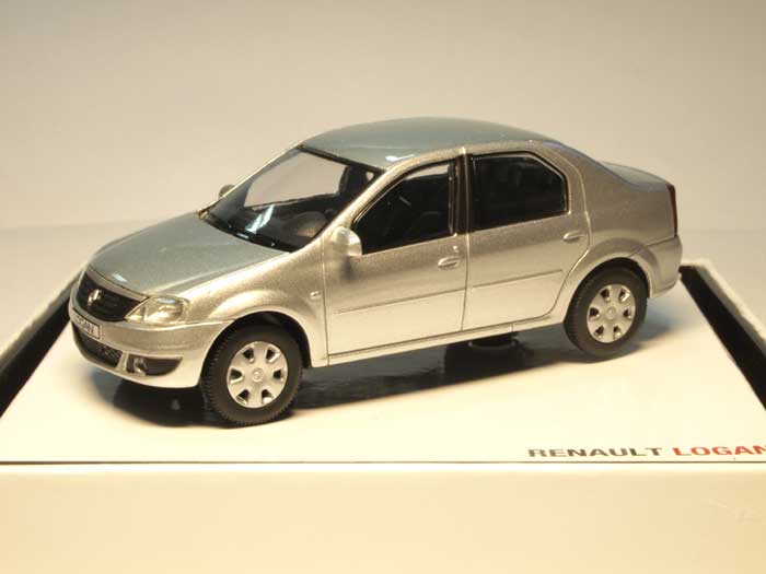Renault Logan II (silver)