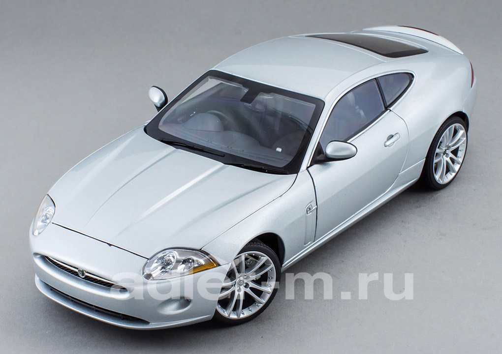 Jaguar XK 2006 Coupe (Liquid Silver)