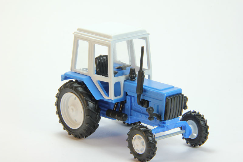 Трактор МТЗ 82 Belarus (синий, белая кабина) пластик