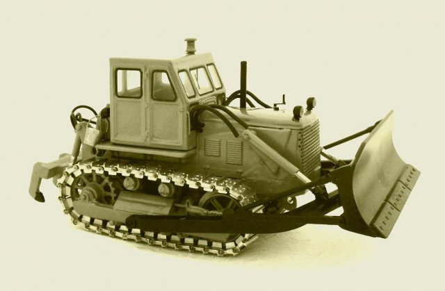 Трактор Т-100 МГП с бульдозерно-рыхлительным устройством