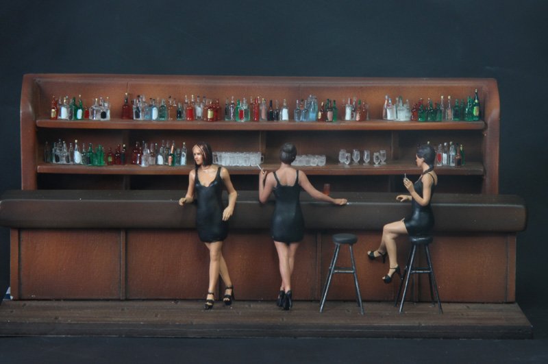 Три девушки в баре (композиция по мотивам картины)