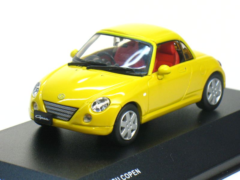 Daihatsu Copen 2004 (cosed roof) (yellow)