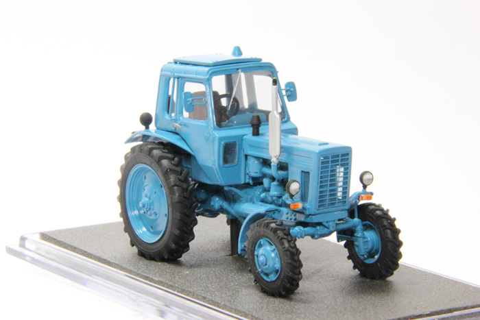 Трактор МТЗ 82, синий
