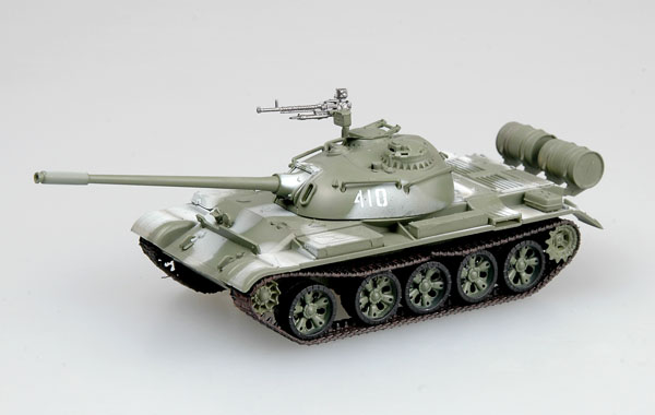 Танк Т-54 в зимнем камуфляже