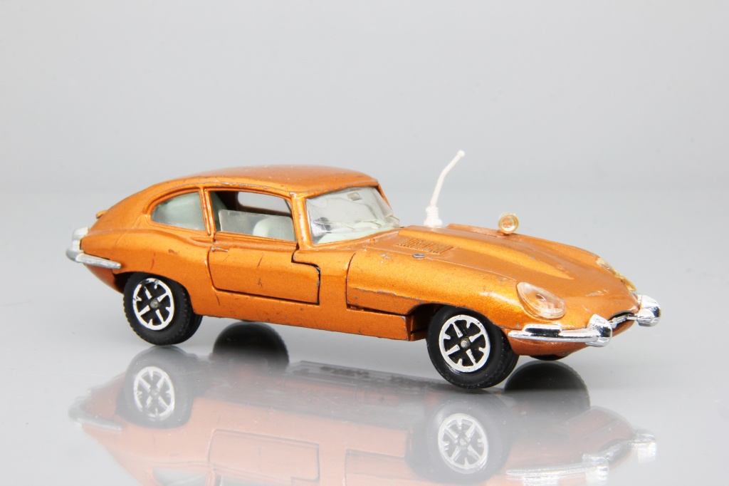 Jaguar E Type 2+2, orange