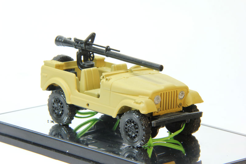 Jeep CJ-5 с безоткатным орудием (песочный)