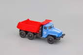 Игрушка Уральский грузовик,самосвал синий/красный,12 см.