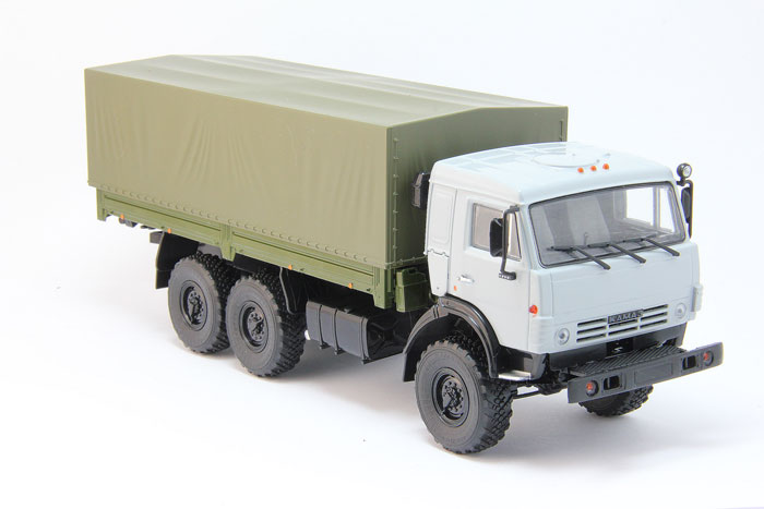 Камский грузовик-53501 6x6 бортовой