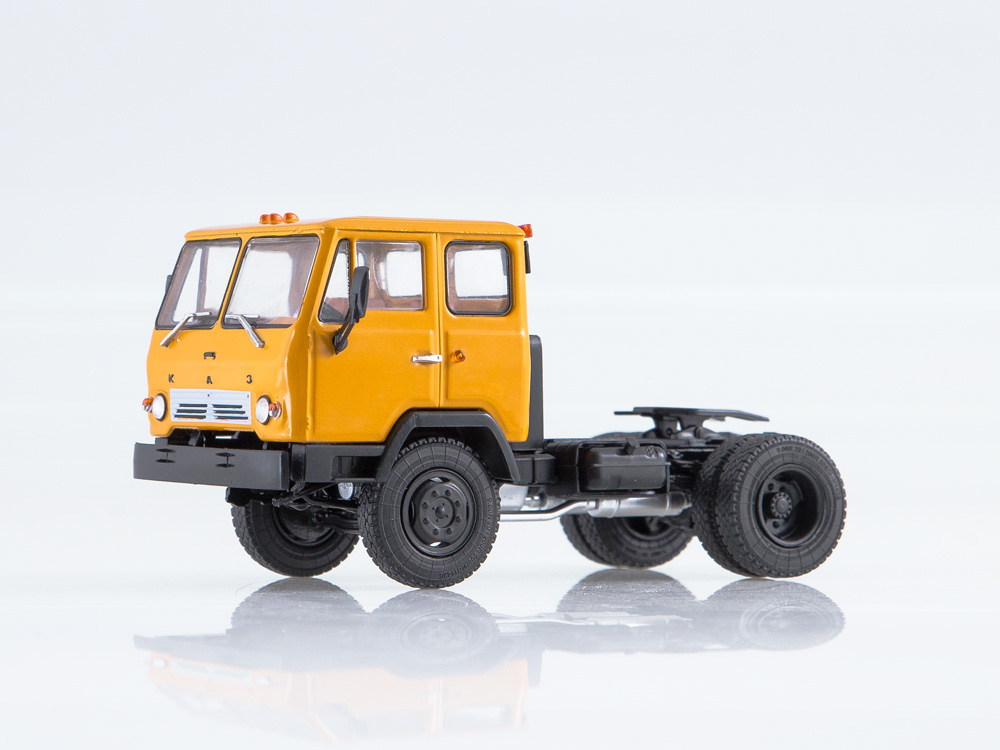 КАЗ-608В седельный тягач (оранжевый)