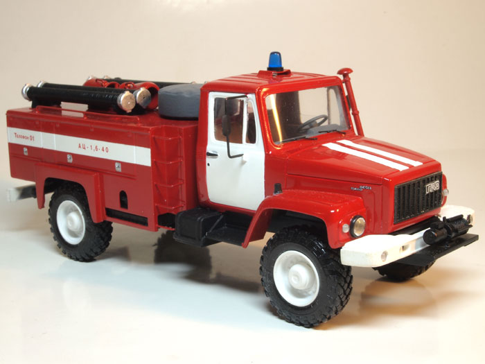 Горький-33081 АЦ 1.6-40 (Автоцистерна пожарная лесопатрульная)