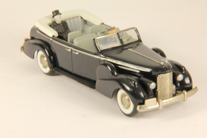 Уценка! Cadillac V16 Cabriolet (1938) с фигурками