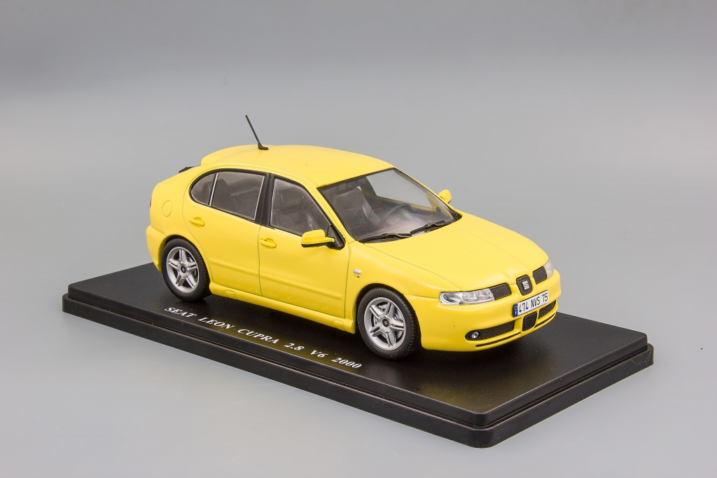 Seat Leon Cupra 2.8 V6 (2000) yellow