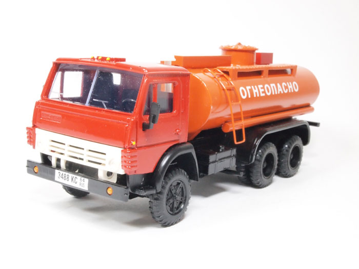 Камский грузовик 5320 цистерна "Огнеопасно"