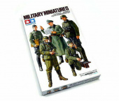 Сборная модель Немецкие офицеры и радист (5 фигур) и набор вооружения и амуниции (35204)