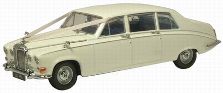 Daimler DS420 Old English White (1968)