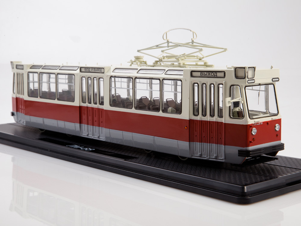 Трамвай ЛМ-68, белый / красный / серый