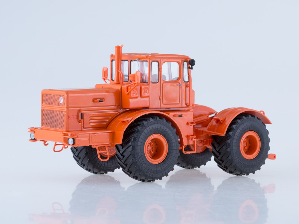 K-701 Кировец (оранжевый)