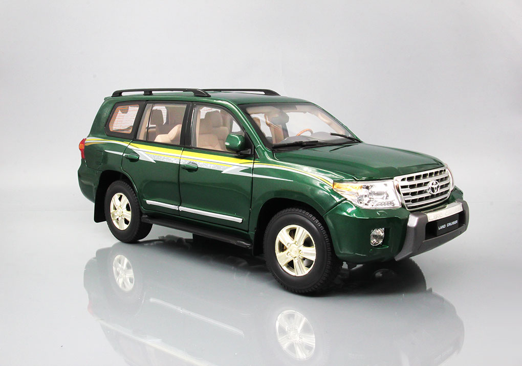 Toyota Land Cruiser (200) green
