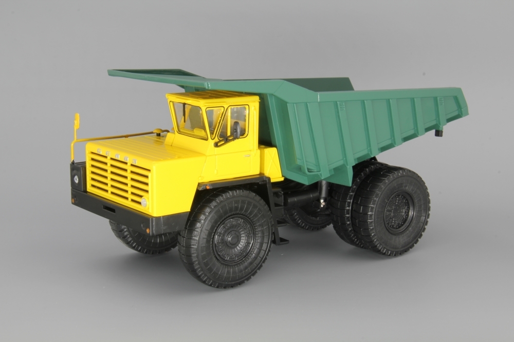 БелАЗ-548А самосвал, желтый / зеленый